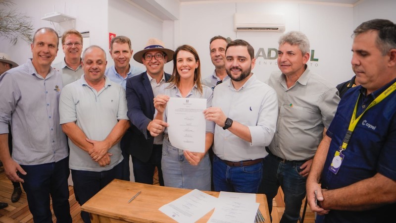 As assinaturas dos contratos ocorreram no estande do Badesul na Expodireto Cotrijal -Foto: Joel Vargas/Ascom GVG