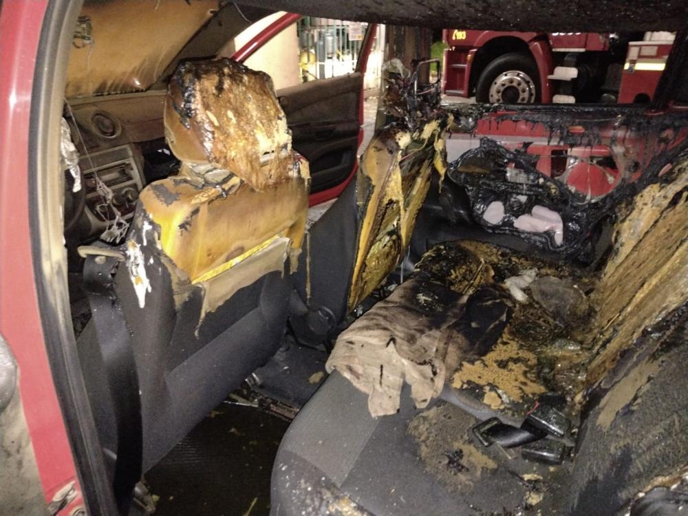 Registro do incêndio no veículo no bairro Maria Goretti. Crédito: Divulgação/Corpo de Bombeiros