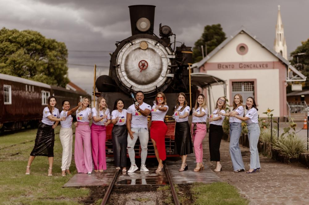 Influenciadores digitais e convidados são os padrinhos dos vagões da Maria Fumaça - Foto: Abraçaí/Divulgação