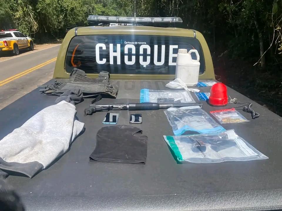 Material apreendido estava com os criminosos presos pela Brigada Militar - Fotos: Brigada Militar/Divulgação