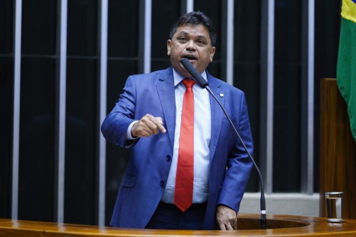 Márcio Jerry: temas do colegiado ficam longe das prioridades das políticas públicas - (Foto: Pablo Valadares / Câmara dos Deputados)