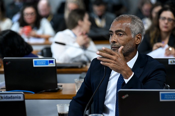 Romário: pessoas com deficiência em moradia universitária não podem prescindir do acompanhamento de um adulto da família, mas esse acompanhante pode ser responsável por crianças e adolescentes em idade escolar - Geraldo Magela/Agência Senado