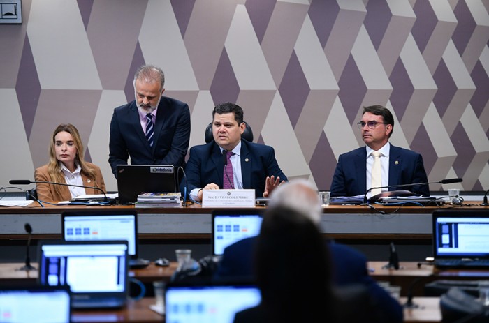 Alcolumbre, presidente da CCJ, aguarda para a próxima reunião a indicação dos novos nomes para compor a audiência sobre posse e porte de armas - Edilson Rodrigues/Agência Senado