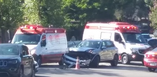 Mulher fica ferida em colisão de veículos em Bento Gonçalves