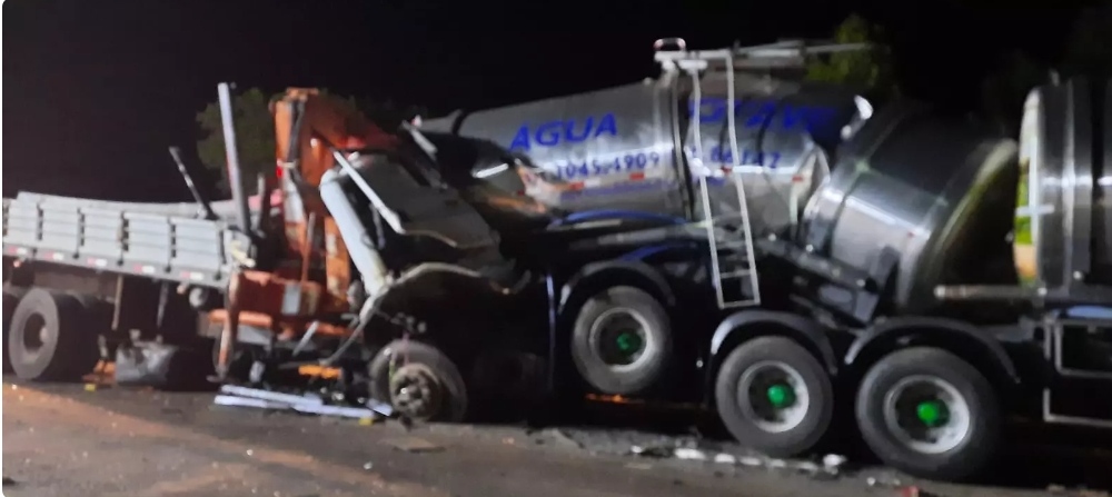 Grave acidente de trânsito envolvendo quatro caminhões deixou uma vítima fatal