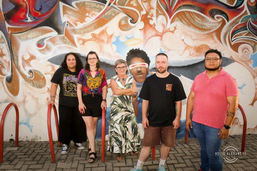  Elisa Lentes, Cristine Tedesco, Eunice Pigozzo, Pedro Festa e Rogério Rodrigues (da esquerda para a direita). Crédito: Hélio Alexandre/Divulgação