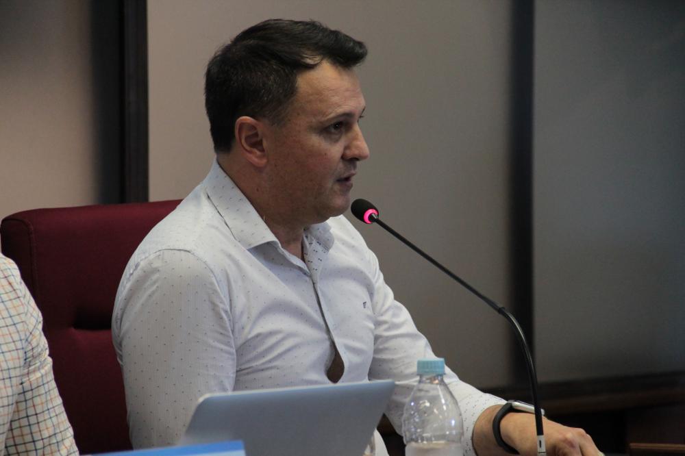 O vereador Marcos é um dos líderes do projeto que busca diminuir a fila de espera por cirurgias e consultas médicas. Crédito: Divulgação 