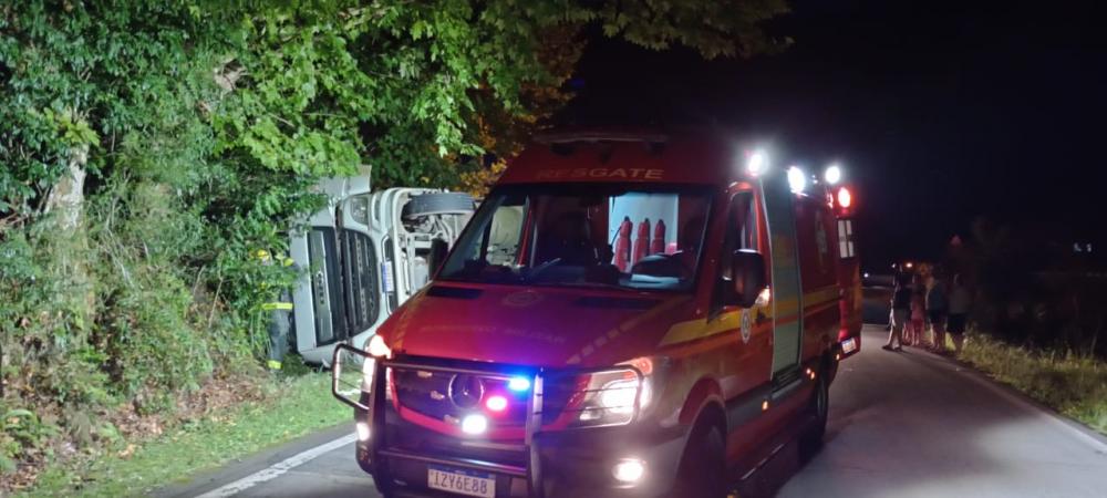 Caminhão tomba na ERS 444 em Bento Gonçalves