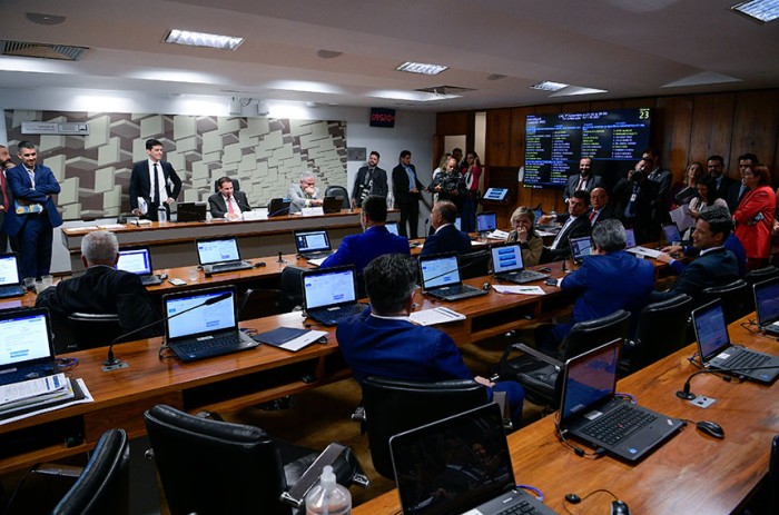 Além de aprovar o projeto de lei complementar que facilita cumprimento de obrigações tributárias pelo contribuinte, os senadores acolheram urgência para análise em PLenário - Pedro França/Agência Senado