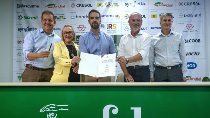 Assinatura do contrato aconteceu nesta terça (21) no Parque da Expoagro, em Rio Pardo -Foto: Gustavo Mansur/Secom