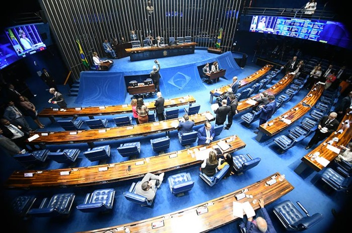 O Plenário ampliou o benefício para quem recebeu compensações por danos sofridos em situações de calamidade e outros desastres, além do rompimento de barragem - Marcos Oliveira/Agência Senado