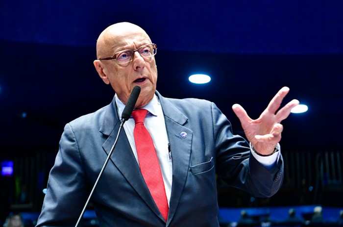 Esperidião Amin apresentou parecer favorável, na forma de substitutivo, ao projeto que regulamenta a aposentadoria especial por periculosidade - Waldemir Barreto/Agência Senado