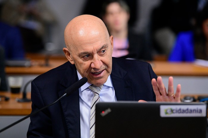 Confúcio lê o relatório de Daniella Ribeiro - Pedro França/Agência Senado