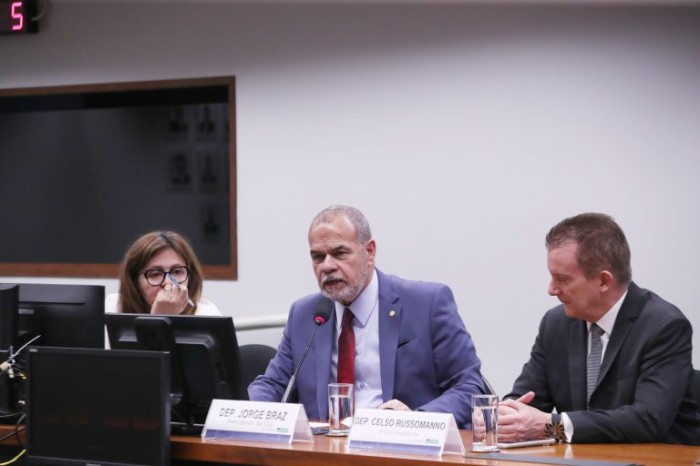Deputados Braz (C) e Russomano, respectivamente presidente e 1º vice da comissão - (Foto: Bruno Spada/Câmara dos Deputados)