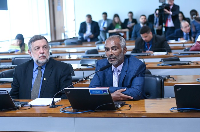 Projeto de Flávio Arns teve relatório favorável de Romário; texto segue para a análise da CAS - Geraldo Magela/Agência Senado