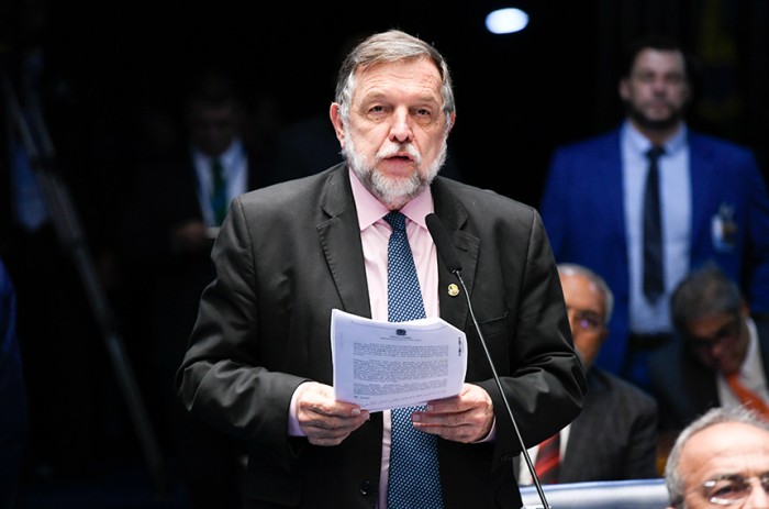 O senador Flávio Arns (PSB-PR) foi o relator da proposta, que segue para sanção presidencial - Jefferson Rudy/Agência Senado