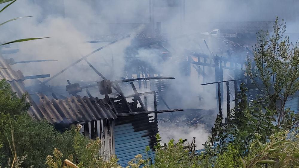 Residência é destruída por um incêndio na Linha Eulália, em Bento
