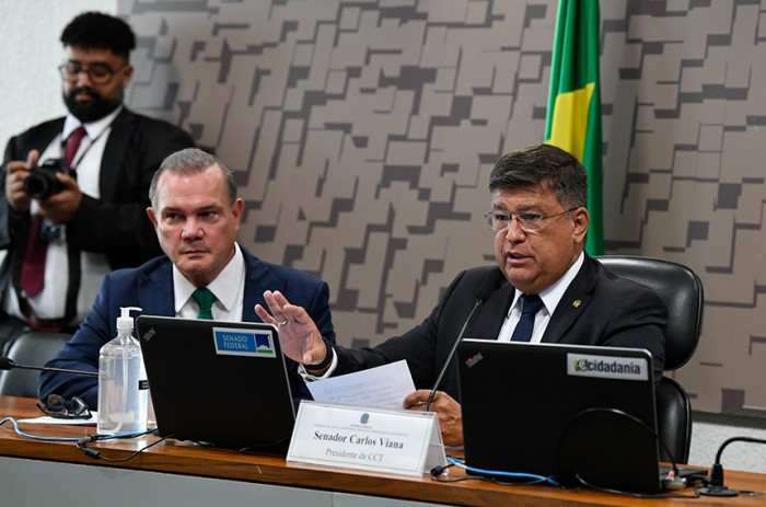 A comissão é presidida pelo senador Carlos Viana e as três autorizações serão relatadas por Wellington Fagundes (à esq.) - Roque de Sá/Agência Senado