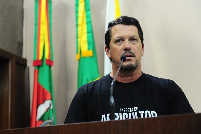 Ministério Público pede o afastamento do vereador Sandro Fantinel por crime de racismo