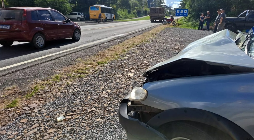 Motociclista fica ferido em acidente na BR-470