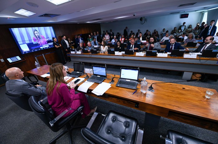 Concorrida, a audiência pública teve a presença de diversos servidores da Funasa na sala da comissão - Edilson Rodrigues/Agência Senado