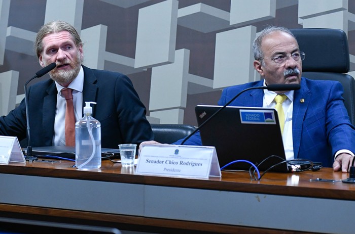 Diretor de Proteção Ambiental do Ibama, Jair Schmitt apresentou dados sobre a atuação do órgão - Geraldo Magela/Agência Senado