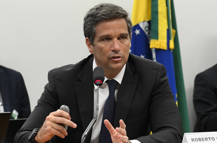 Roberto Campos Neto deve falar sobre a decisão do Comitê de Política Monetária (Copom) de manter a taxa Selic em 13,75% ao ano - Roque de Sá/Agência Senado