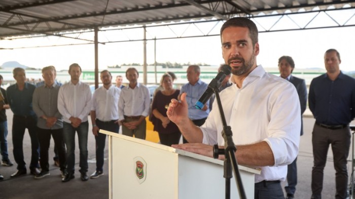 Leite salientou que a iluminação trará mais segurança a quem transita pela ERS-118 e também aos pedestres -Foto: Gustavo Mansur/Secom