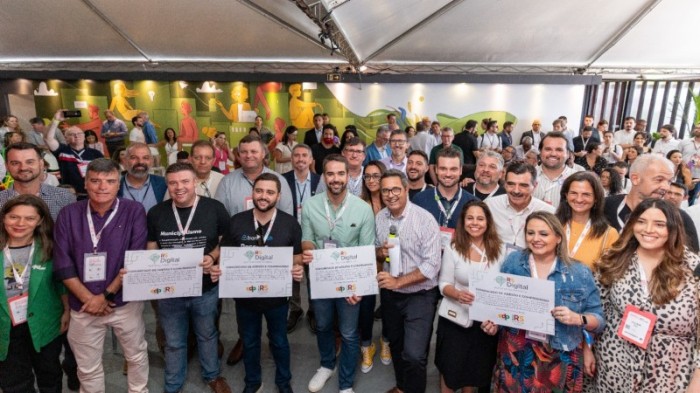 Na cerimônia, participantes destacaram a importância da integração de plataformas digitais de serviços -Foto: Maurício Tonetto/Secom