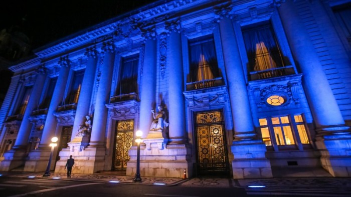 O Palácio Piratini está iluminado com a cor azul em alusão ao Dia Mundial de Conscientização do Autismo -Foto: Gustavo Mansur/Secom