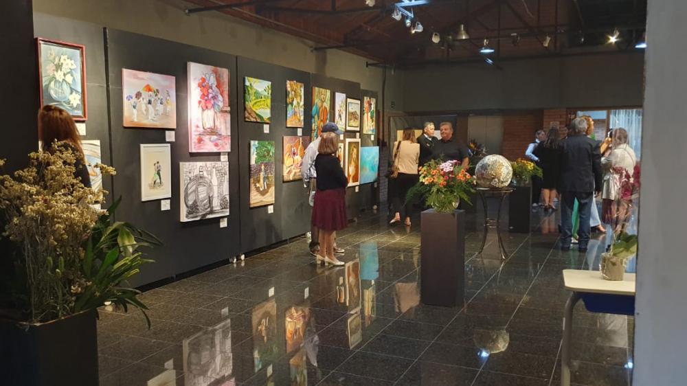 Na Mostra Coletiva, que ficará disponível até o dia 05 de maio, é abordada a evolução de 37, dos 60 associados da Aaplasg, desde a sua primeira obra até a mais recente. Crédito: Renata Oliveira/NB