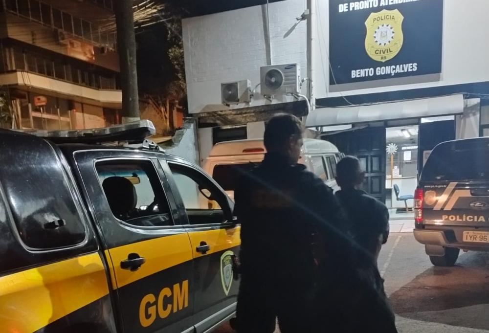 Agentes da GCM prendem em Bento homem acusado de homicídio em Caxias