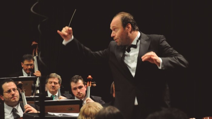 Após nove anos, François Benda retorna a Porto Alegre para reger a Ospa em concerto que homenageia Édouard Lalo -Foto: Augusto Maurer/Divulgação