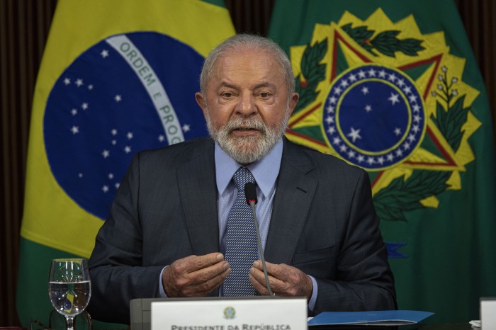 Retomada de programas e revisão de medidas marcam 100 dias de Lula