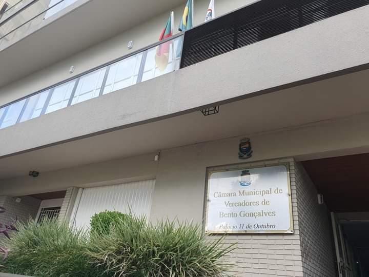 A sessão inicia a partir das 15h presencialmente e transmitida em todas as redes sociais da Câmara Bento. Crédito: Renata Oliveira/NB