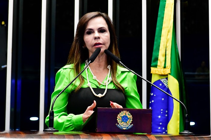 Em discurso, senadora ressaltou a necessidade de ações permanentes e integradas contra a violência nas escolas - Waldemir Barreto/Agência Senado
