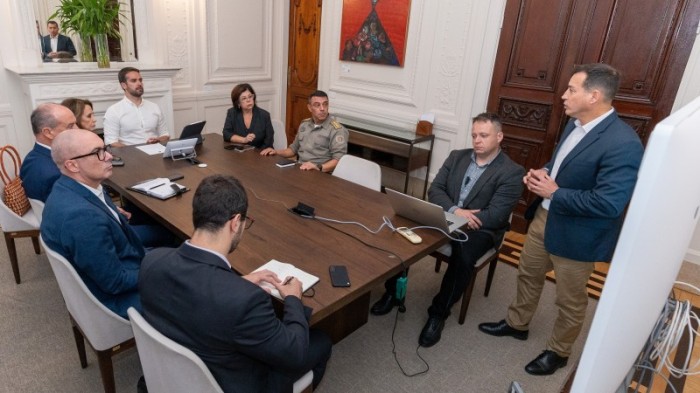 Caron apresenta um panorama da situação na reunião -Foto: Maurício Tonetto/Secom