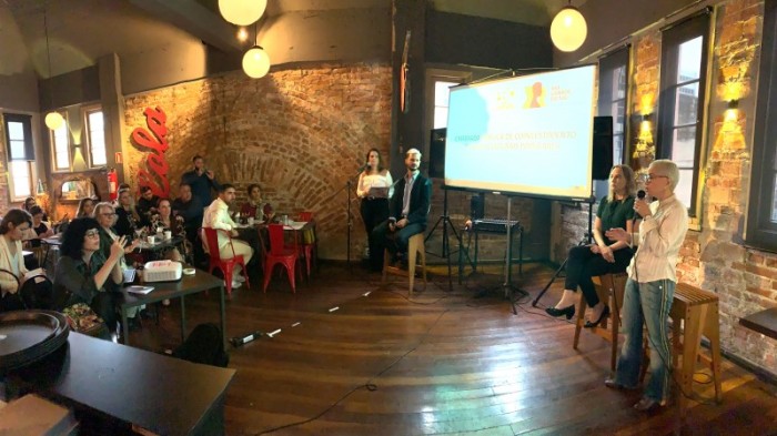 Secretária da Cultura, Beatriz Araujo (à direita), destacou a importância da descentralização dos recursos -Foto: Solange Brum/Ascom Sedac