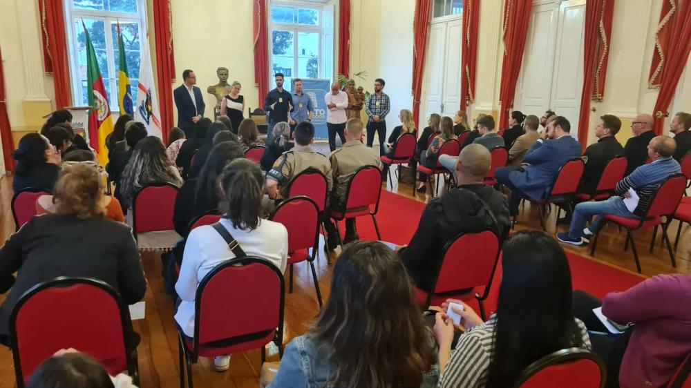 Prefeito de Bento realiza reunião com pais de alunos para discutir questões de segurança