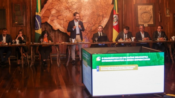 Leite e integrantes do primeiro escalão se reuniram com deputados para tratar da situação do IPE Saúde -Foto: Grégori Bertó/Secom
