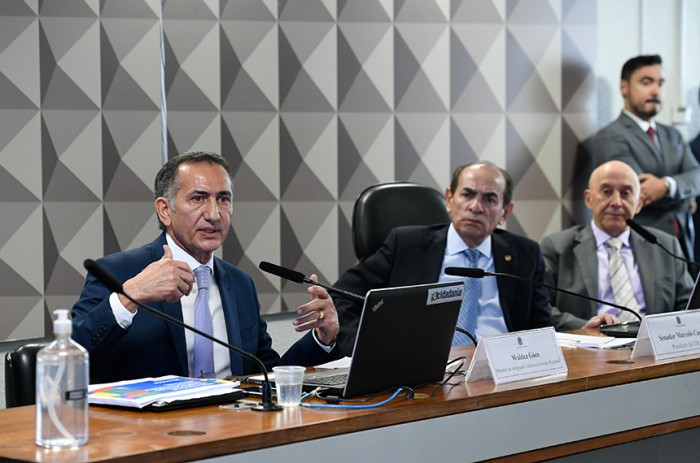 Ministro da Integração e do Desenvolvimento Regional, Waldez Goés, na audiência pública conjunta da CI e da CDR, ao lado dos senadores Marcelo Castro e Confúcio Moura - Roque de Sá/Agência Senado