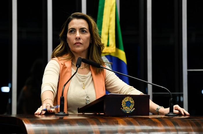 Soraya protesta contra adiamento de leitura do requerimento de CPI mista