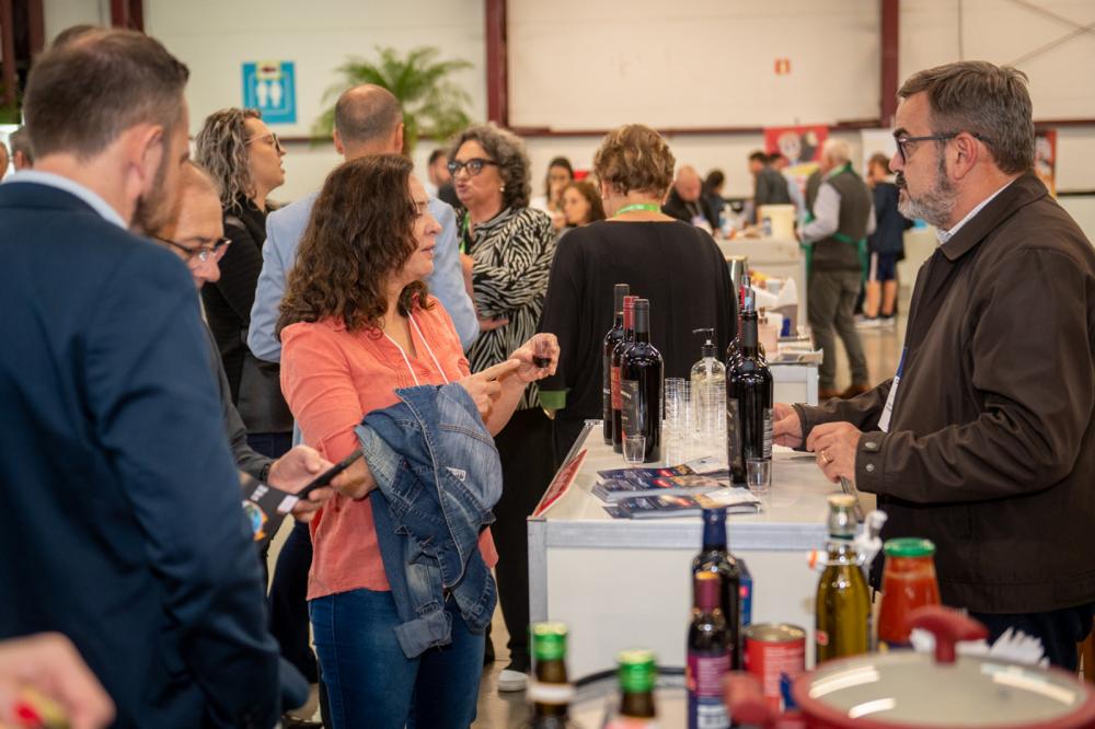 ExpoSEGH reuniu mais de 40 expositores das áreas de tecnologia, equipamentos, bebidas, alimentos, utensílios, serviços e produtos voltados para os setores da gastronomia, hotelaria e turismo. Créditos: Daniel Herrera/SEGH Região Uva e Vinho