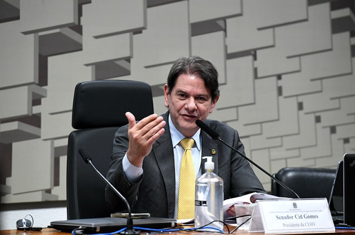 Cid Gomes preside a comissão especial e a sessão que aprovou audiências públicas para este ano - Roque de Sá/Agência Senado