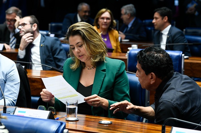 Leila Barros na sessão desta quarta: senadora pediu que votação da proposta não passe da próxima semana - Marcos Oliveira/Agência Senado