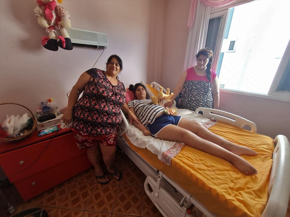 Maria é mãe de duas meninas que possuem deficiência / Foto: Kévin Sganzerla