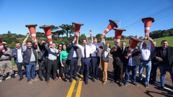 Leite participou da solenidade de liberação do trânsito na Avenida Valdo Nunes Vieira, que recebeu investimento de R$ 834 mil -Foto: Grégori Bertó/Secom