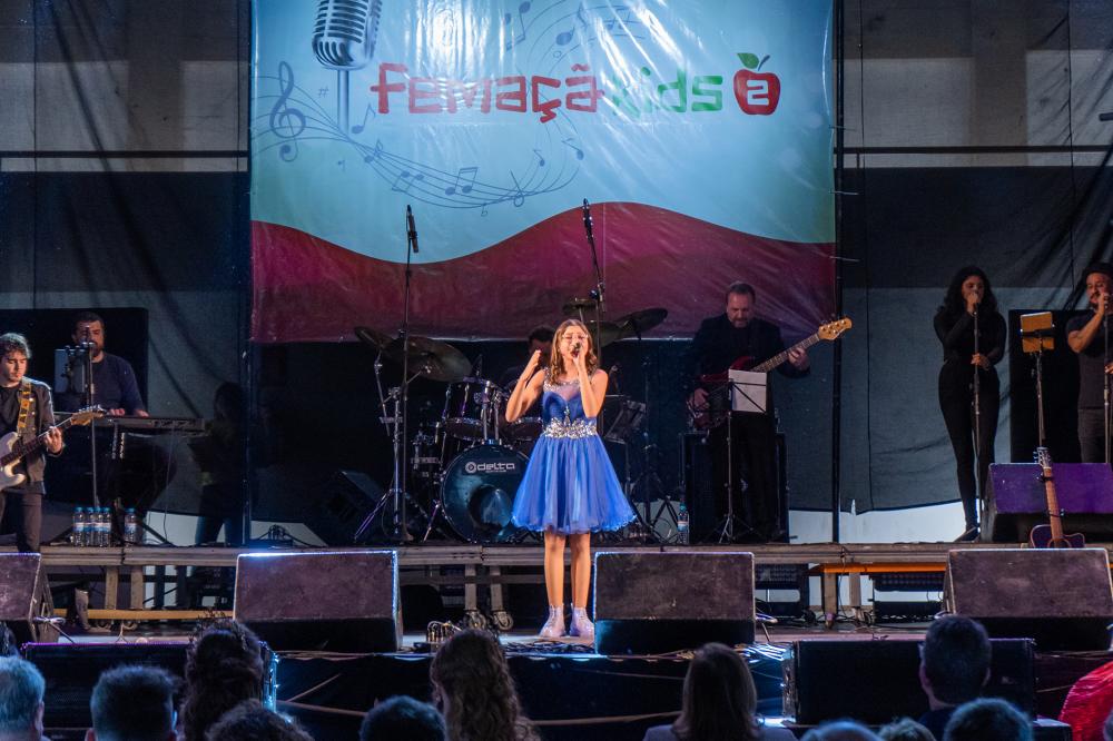 Emilly Baggio da Luz foi a grande sensação da finalíssima do concurso musical da Femaçã - Fotos: Matheus Henrique Salvador/Femaçã 