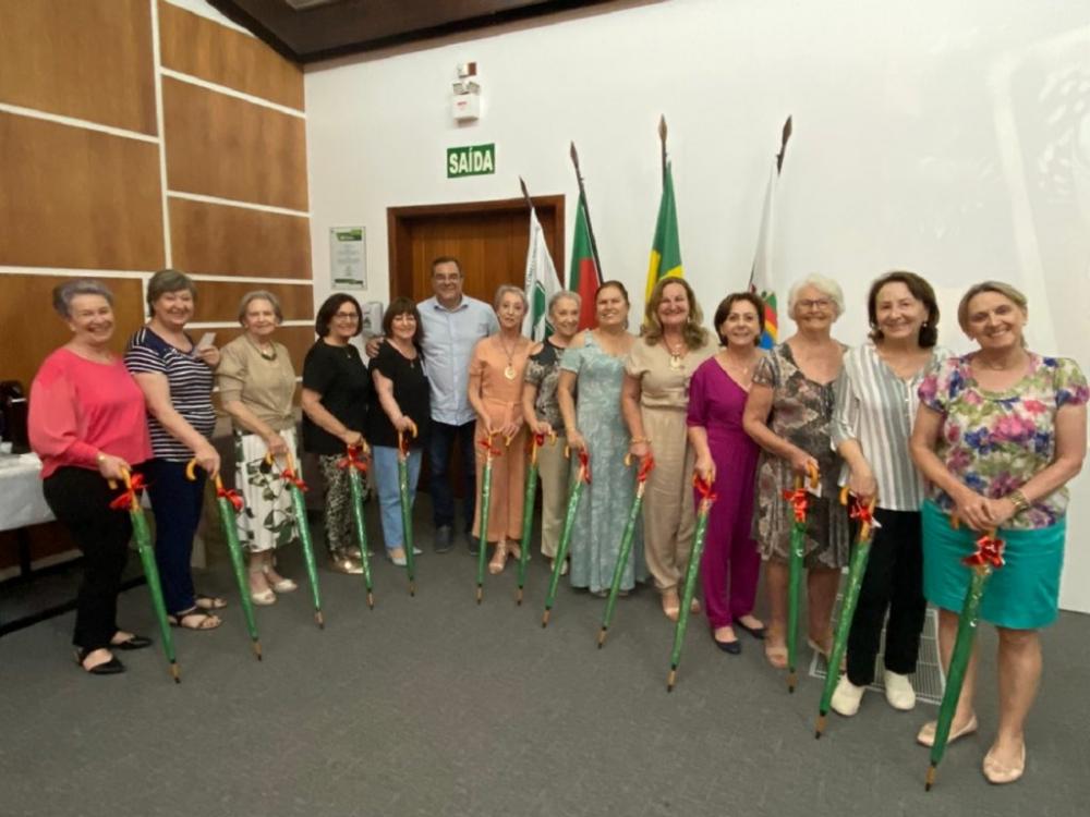 Ao longo de 2022, as 36 Voluntárias que fazem parte do grupo doaram 1.083 enxovais para recém-nascidos, dentre outras doações. Crédito: Divulgação