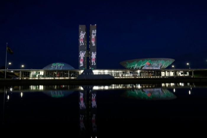 Prédio do Congresso recebe projeção - (Foto: Adriano Machado/ISA)